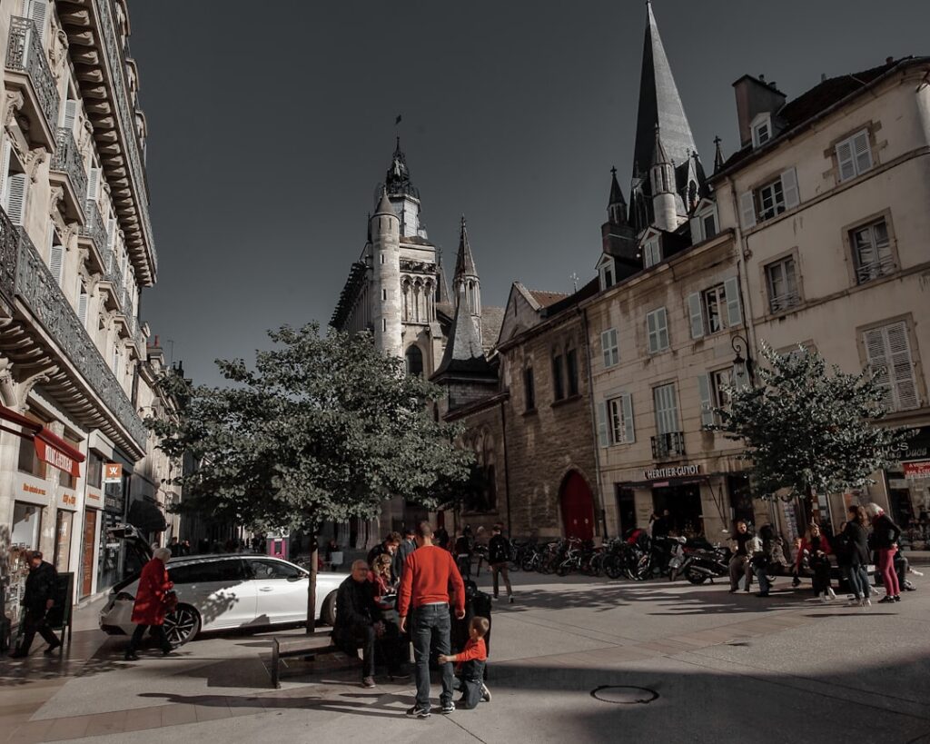 découvrez les quartiers de dijon à éviter pour un investissement immobilier sûr et rentable. guide essentiel pour sécuriser votre placement dans la ville.