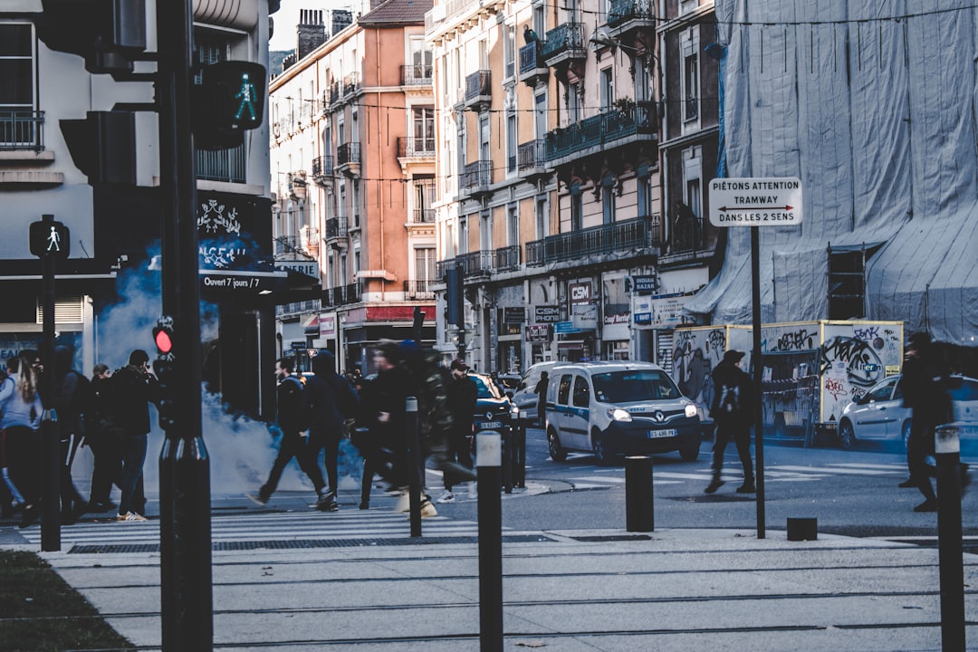 découvrez les quartiers de grenoble à éviter pour un investissement immobilier afin de sécuriser votre placement et maximiser vos chances de réussite.