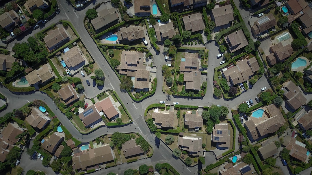quartiers à éviter à nice pour un investissement immobilier sûr : guide des zones à risque et conseils pour sécuriser votre placement immobilier.
