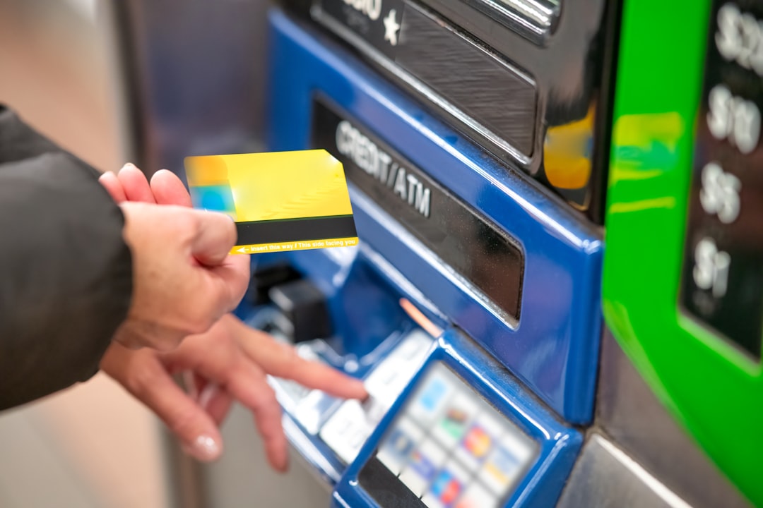 découvrez comment effectuer un transfert bancaire sécurisé rapidement et en toute confiance grâce à nos conseils et solutions fiables.