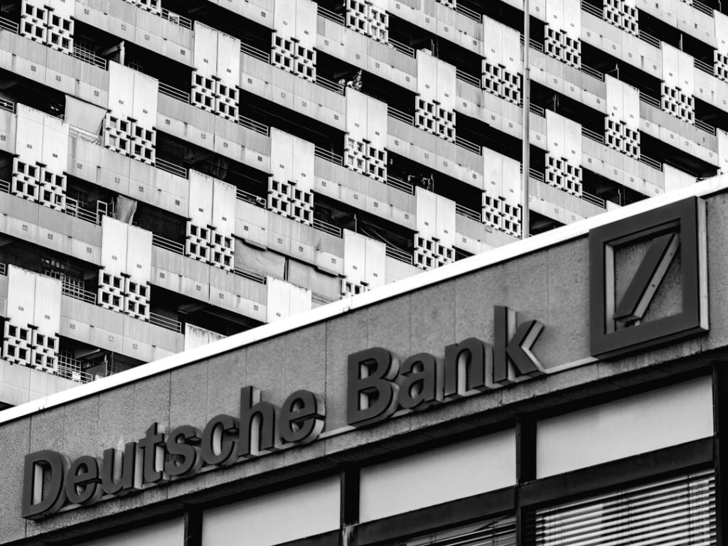 découvrez comment changer de banque facilement et rapidement avec nos conseils pratiques pour optimiser vos finances et profiter des meilleures offres bancaires.
