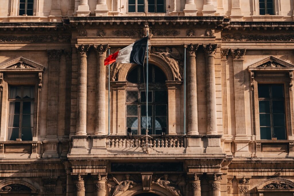 découvrez les secrets et stratégies pour construire et gérer la richesse à la française avec french wealth, votre guide vers la prospérité financière.