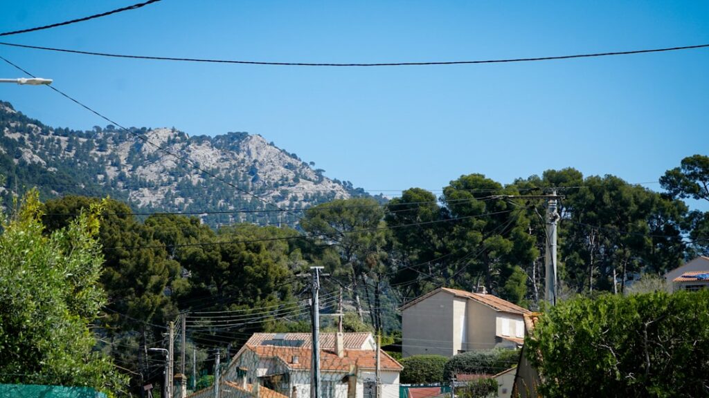 découvrez les quartiers de toulon à éviter pour un investissement immobilier sécurisé. conseils et informations pour investir en toute sérénité.